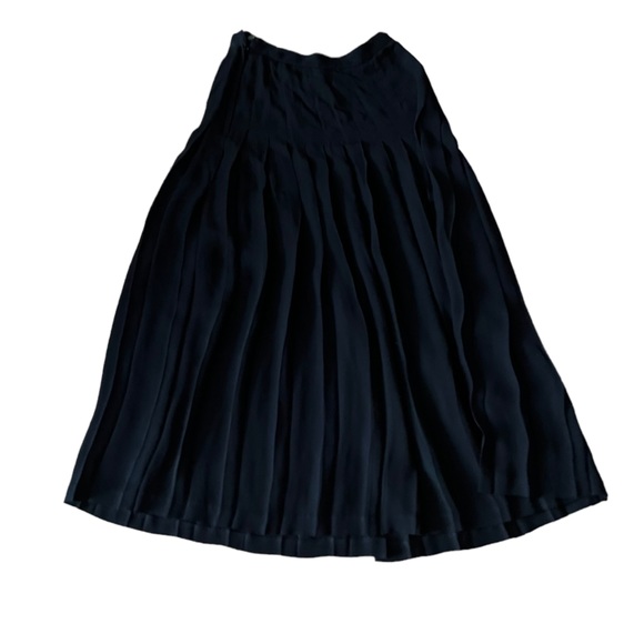 Saks Fifth Avenue Dresses & Skirts - Saks Fifth Avenue silk chiffon pleaded midi skirt Sz 6